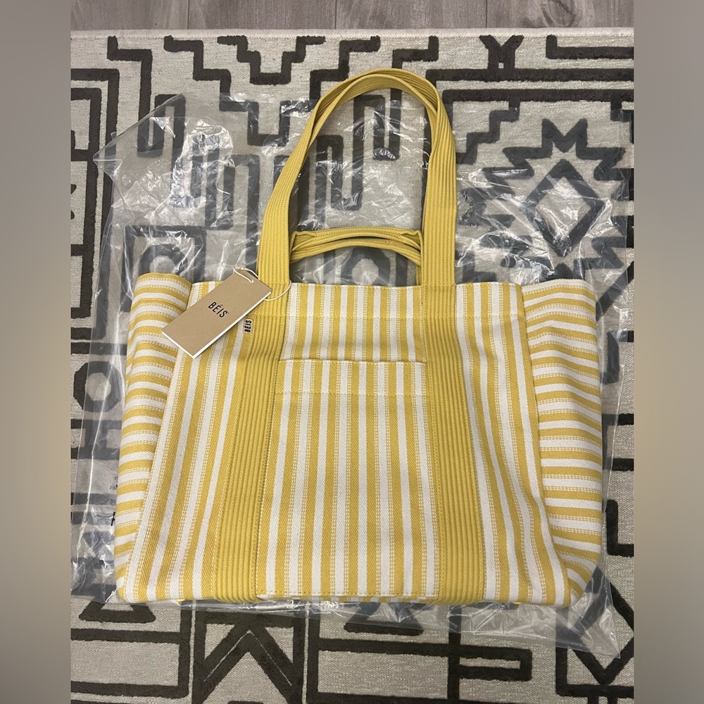 The vacation tote in honey stripe yellow